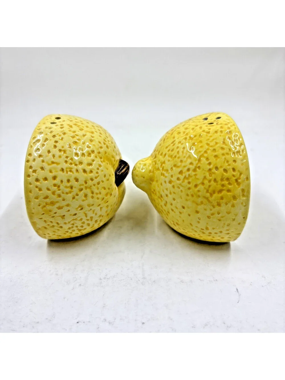 VTG Salt & Pepper Shakers YELLOW Lemon Slice Cottage Core Farm Kitchen Decor